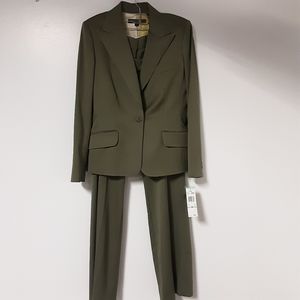 NWT Anne Klein  Green Pants Suit Sz 8